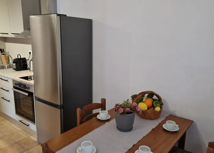 Eleni\'S Apartments